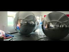 تماشا کنید: 2 متر، 2.5 متر، 3 متر بالن های آینه ای نقره ای PVC که از سقف آویزان شده اند، استفاده در ویترین